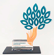 trofeu em metal e acrilico